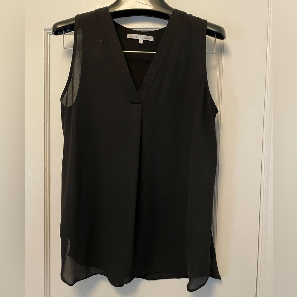 Violet & Claire Black V-Neck Sleeveless Camisole